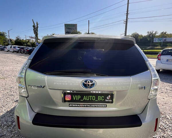 Серый Тойота Prius v, объемом двигателя 1.8 л и пробегом 272 тыс. км за 13000 $, фото 3 на Automoto.ua
