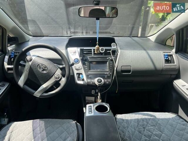 Серый Тойота Prius v, объемом двигателя 1.8 л и пробегом 182 тыс. км за 13499 $, фото 12 на Automoto.ua
