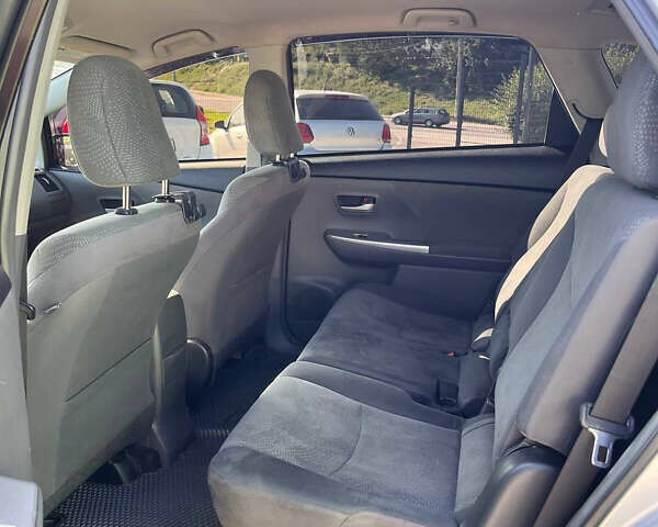 Серый Тойота Prius v, объемом двигателя 1.8 л и пробегом 272 тыс. км за 13000 $, фото 10 на Automoto.ua