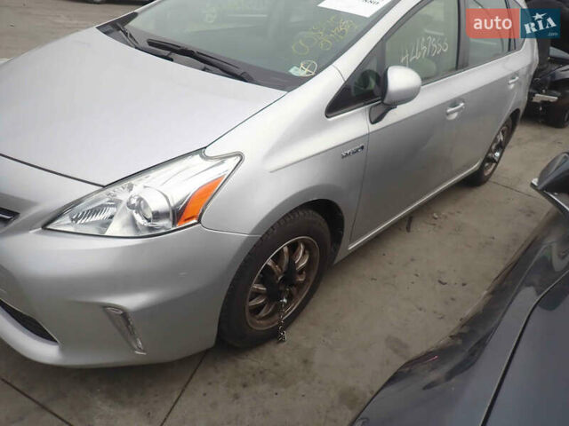 Серый Тойота Prius v, объемом двигателя 1.8 л и пробегом 180 тыс. км за 13200 $, фото 1 на Automoto.ua