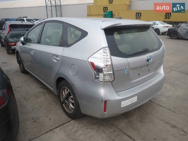 Серый Тойота Prius v, объемом двигателя 1.8 л и пробегом 180 тыс. км за 13200 $, фото 6 на Automoto.ua
