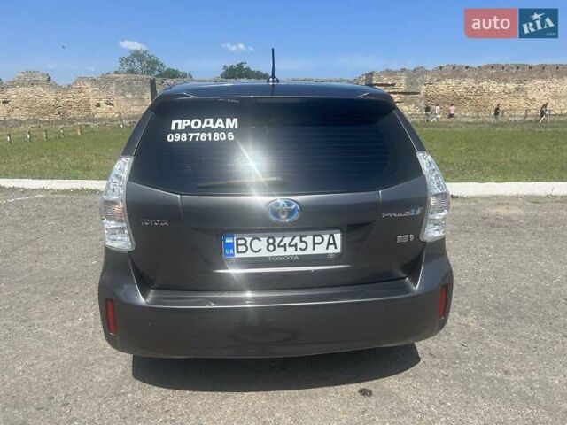 Серый Тойота Prius v, объемом двигателя 1.8 л и пробегом 182 тыс. км за 13499 $, фото 1 на Automoto.ua