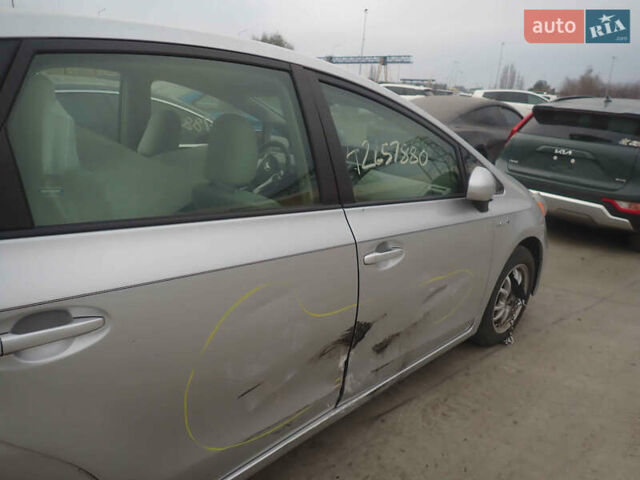 Серый Тойота Prius v, объемом двигателя 1.8 л и пробегом 180 тыс. км за 13200 $, фото 8 на Automoto.ua