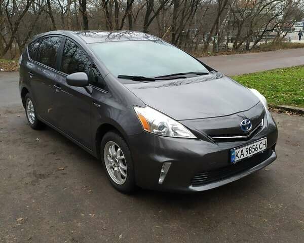 Серый Тойота Prius v, объемом двигателя 1.8 л и пробегом 234 тыс. км за 13000 $, фото 5 на Automoto.ua