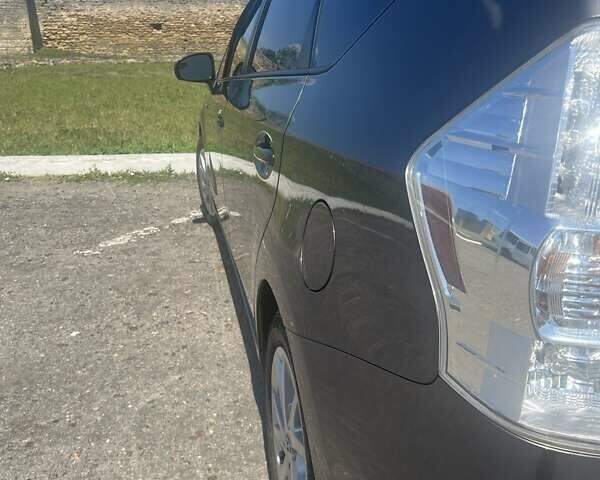 Серый Тойота Prius v, объемом двигателя 1.8 л и пробегом 182 тыс. км за 13499 $, фото 7 на Automoto.ua