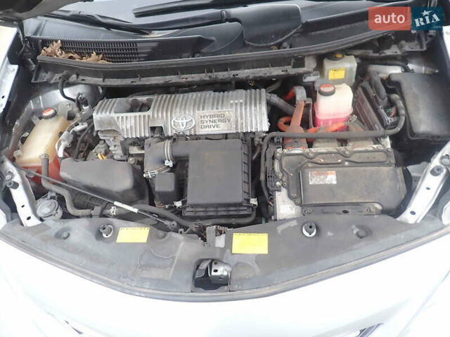 Серый Тойота Prius v, объемом двигателя 1.8 л и пробегом 180 тыс. км за 13200 $, фото 7 на Automoto.ua