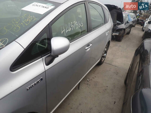 Серый Тойота Prius v, объемом двигателя 1.8 л и пробегом 180 тыс. км за 13200 $, фото 2 на Automoto.ua