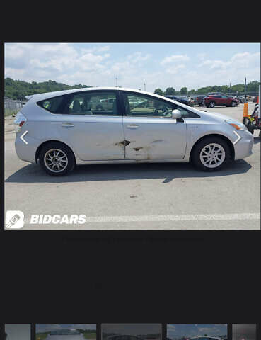 Серый Тойота Prius v, объемом двигателя 1.8 л и пробегом 180 тыс. км за 13200 $, фото 12 на Automoto.ua