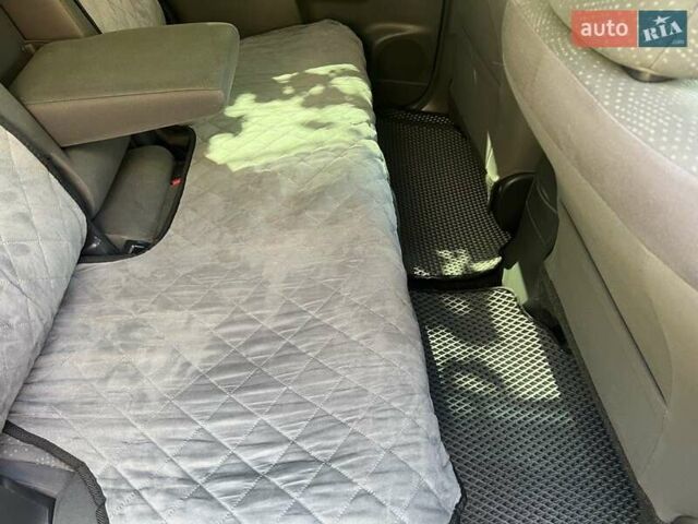Серый Тойота Prius v, объемом двигателя 1.8 л и пробегом 182 тыс. км за 13499 $, фото 11 на Automoto.ua