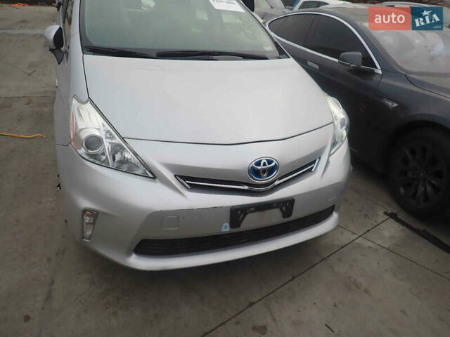 Серый Тойота Prius v, объемом двигателя 1.8 л и пробегом 180 тыс. км за 13200 $, фото 12 на Automoto.ua