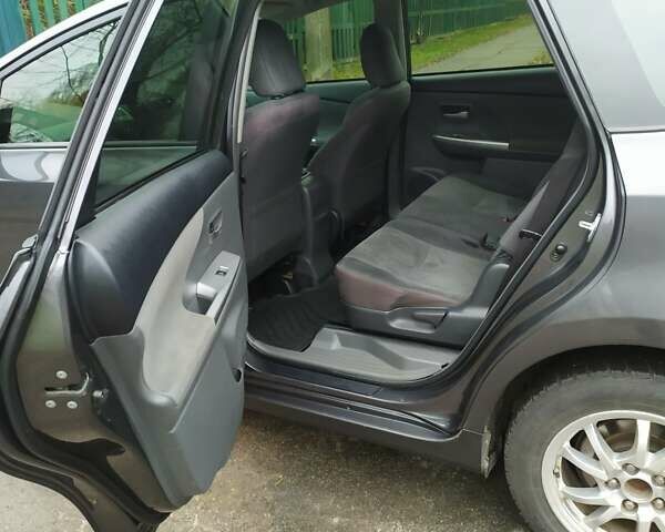 Серый Тойота Prius v, объемом двигателя 1.8 л и пробегом 234 тыс. км за 13000 $, фото 7 на Automoto.ua