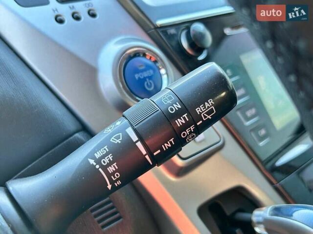 Серый Тойота Prius v, объемом двигателя 1.8 л и пробегом 250 тыс. км за 13200 $, фото 21 на Automoto.ua