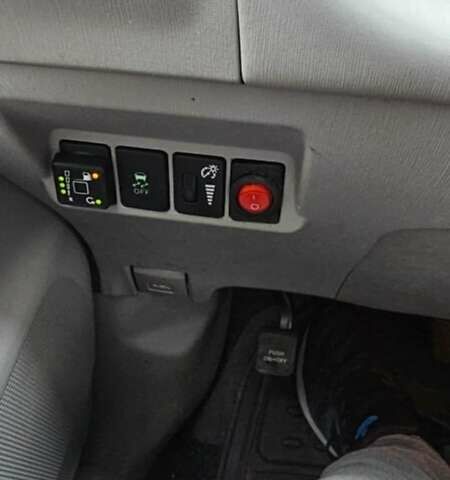 Сірий Тойота Prius v, об'ємом двигуна 1.8 л та пробігом 202 тис. км за 12000 $, фото 12 на Automoto.ua