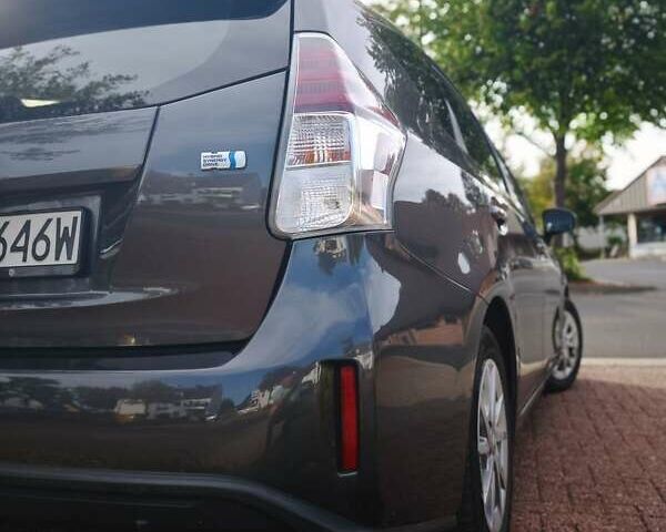 Сірий Тойота Prius v, об'ємом двигуна 1.8 л та пробігом 202 тис. км за 12000 $, фото 2 на Automoto.ua