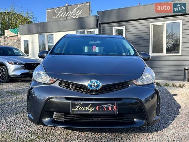 Серый Тойота Prius v, объемом двигателя 1.8 л и пробегом 250 тыс. км за 13200 $, фото 1 на Automoto.ua