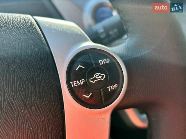 Серый Тойота Prius v, объемом двигателя 1.8 л и пробегом 250 тыс. км за 13200 $, фото 19 на Automoto.ua