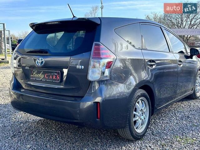 Серый Тойота Prius v, объемом двигателя 1.8 л и пробегом 250 тыс. км за 13200 $, фото 4 на Automoto.ua