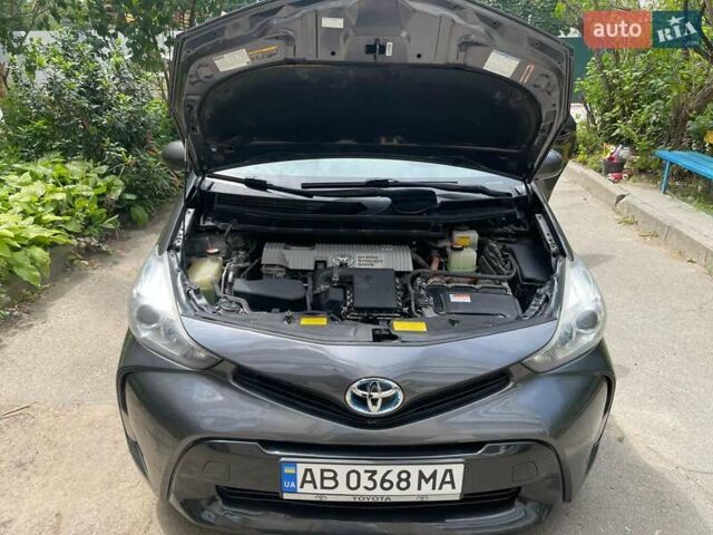 Серый Тойота Prius v, объемом двигателя 1.8 л и пробегом 252 тыс. км за 15999 $, фото 6 на Automoto.ua