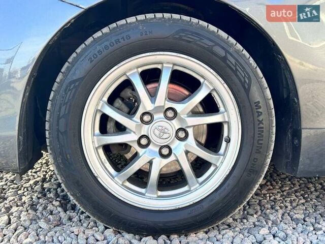 Серый Тойота Prius v, объемом двигателя 1.8 л и пробегом 250 тыс. км за 13200 $, фото 9 на Automoto.ua