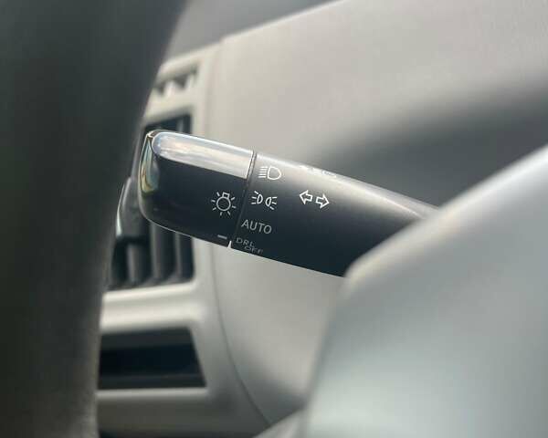 Серый Тойота Prius v, объемом двигателя 1.8 л и пробегом 252 тыс. км за 15999 $, фото 22 на Automoto.ua