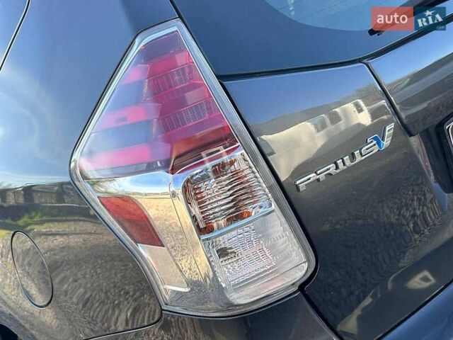 Серый Тойота Prius v, объемом двигателя 1.8 л и пробегом 250 тыс. км за 13200 $, фото 10 на Automoto.ua