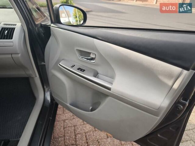 Сірий Тойота Prius v, об'ємом двигуна 1.8 л та пробігом 202 тис. км за 12000 $, фото 14 на Automoto.ua