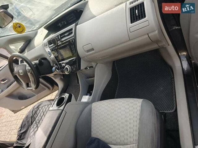 Сірий Тойота Prius v, об'ємом двигуна 1.8 л та пробігом 202 тис. км за 12000 $, фото 13 на Automoto.ua