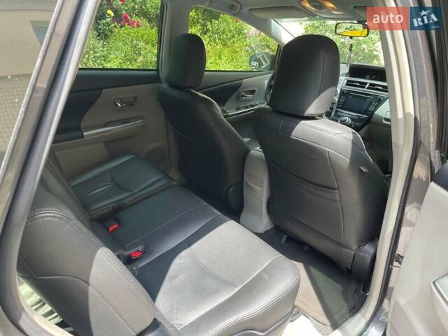 Серый Тойота Prius v, объемом двигателя 1.8 л и пробегом 252 тыс. км за 15999 $, фото 16 на Automoto.ua