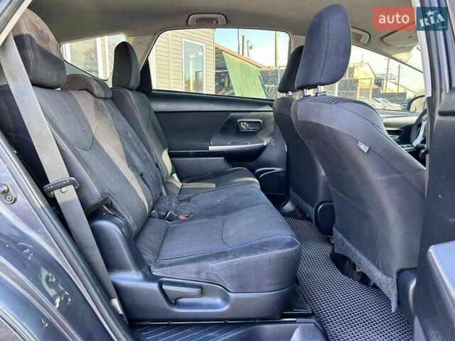 Серый Тойота Prius v, объемом двигателя 1.8 л и пробегом 250 тыс. км за 13200 $, фото 27 на Automoto.ua