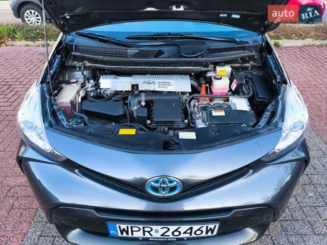 Сірий Тойота Prius v, об'ємом двигуна 1.8 л та пробігом 202 тис. км за 12000 $, фото 8 на Automoto.ua