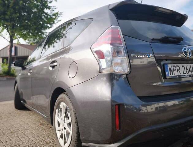 Сірий Тойота Prius v, об'ємом двигуна 1.8 л та пробігом 202 тис. км за 12000 $, фото 3 на Automoto.ua