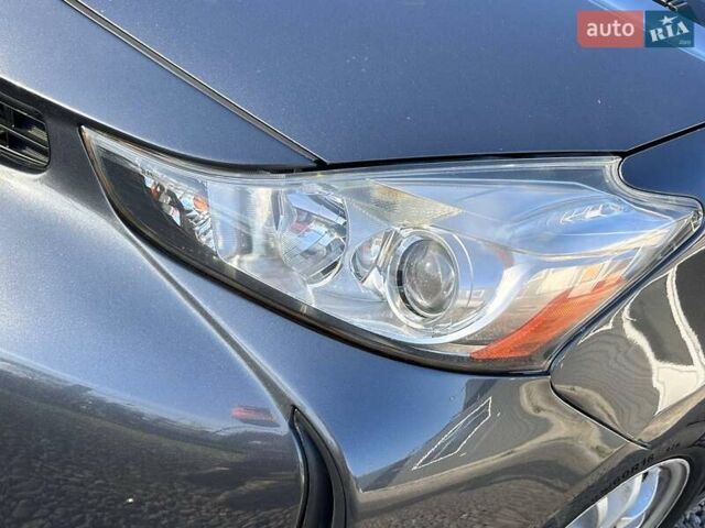Серый Тойота Prius v, объемом двигателя 1.8 л и пробегом 250 тыс. км за 13200 $, фото 8 на Automoto.ua