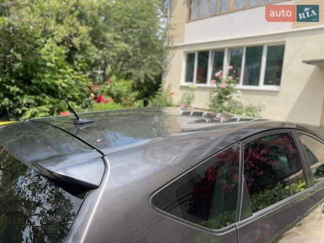 Серый Тойота Prius v, объемом двигателя 1.8 л и пробегом 252 тыс. км за 15999 $, фото 5 на Automoto.ua