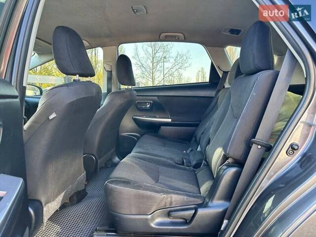 Серый Тойота Prius v, объемом двигателя 1.8 л и пробегом 250 тыс. км за 13200 $, фото 23 на Automoto.ua