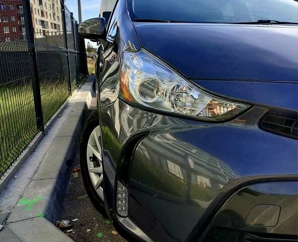 Сірий Тойота Prius v, об'ємом двигуна 1.8 л та пробігом 202 тис. км за 12000 $, фото 19 на Automoto.ua