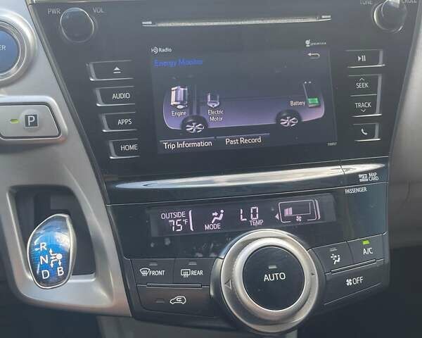 Серый Тойота Prius v, объемом двигателя 1.8 л и пробегом 252 тыс. км за 15999 $, фото 28 на Automoto.ua