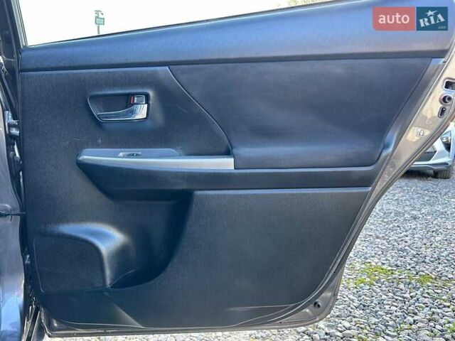 Серый Тойота Prius v, объемом двигателя 1.8 л и пробегом 250 тыс. км за 13200 $, фото 26 на Automoto.ua