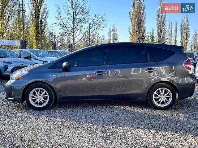 Серый Тойота Prius v, объемом двигателя 1.8 л и пробегом 250 тыс. км за 13200 $, фото 7 на Automoto.ua