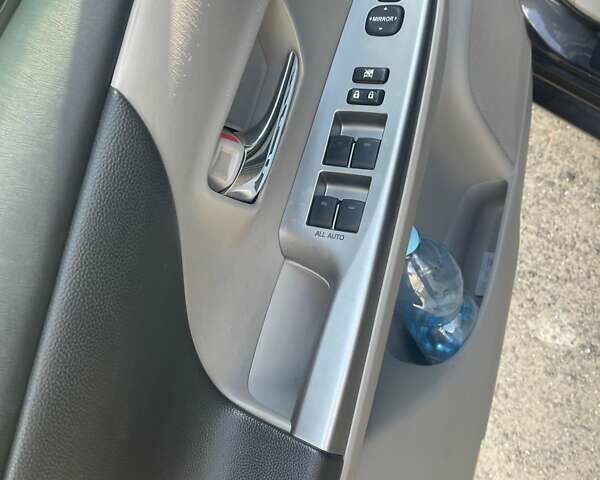 Серый Тойота Prius v, объемом двигателя 1.8 л и пробегом 252 тыс. км за 15999 $, фото 26 на Automoto.ua