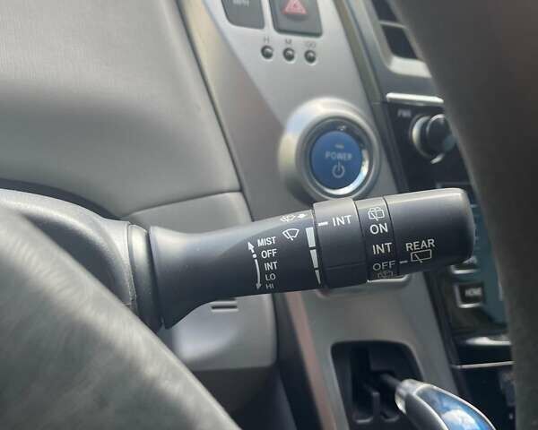 Серый Тойота Prius v, объемом двигателя 1.8 л и пробегом 252 тыс. км за 15999 $, фото 24 на Automoto.ua