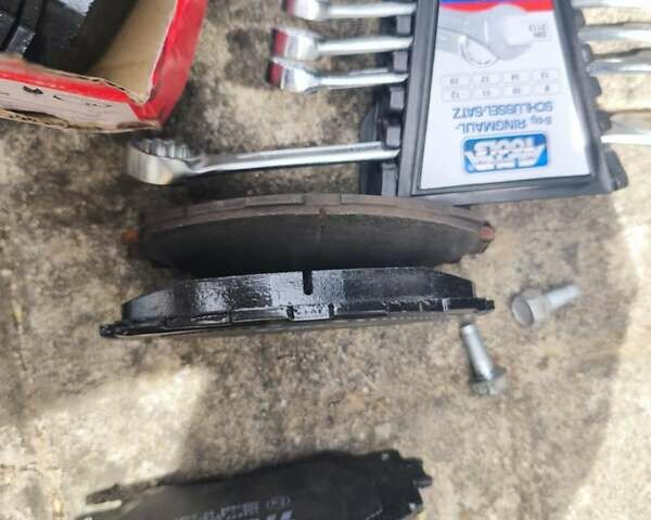 Сірий Тойота Prius v, об'ємом двигуна 1.8 л та пробігом 202 тис. км за 12000 $, фото 17 на Automoto.ua