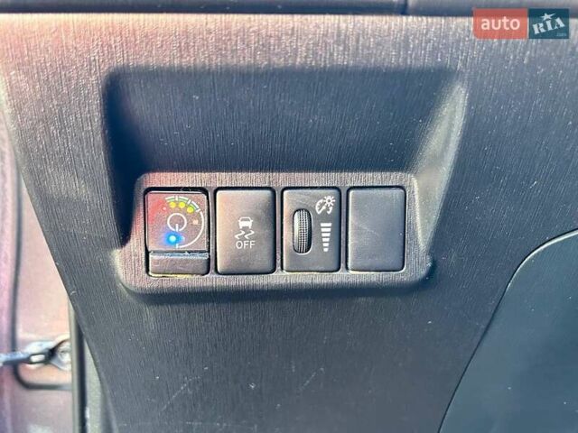 Серый Тойота Prius v, объемом двигателя 1.8 л и пробегом 250 тыс. км за 13200 $, фото 15 на Automoto.ua