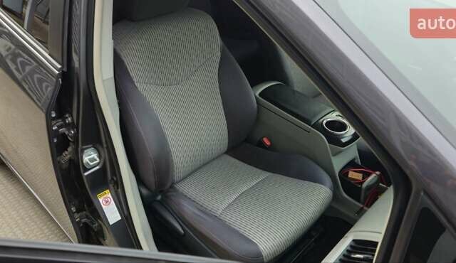 Серый Тойота Prius v, объемом двигателя 1.8 л и пробегом 188 тыс. км за 15000 $, фото 13 на Automoto.ua