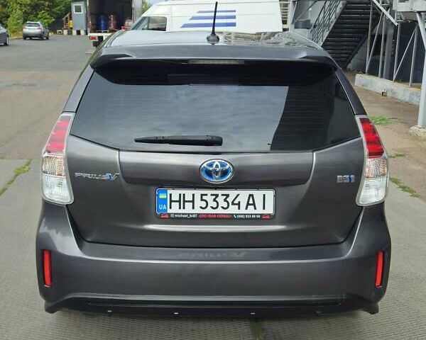 Серый Тойота Prius v, объемом двигателя 1.8 л и пробегом 188 тыс. км за 15000 $, фото 5 на Automoto.ua