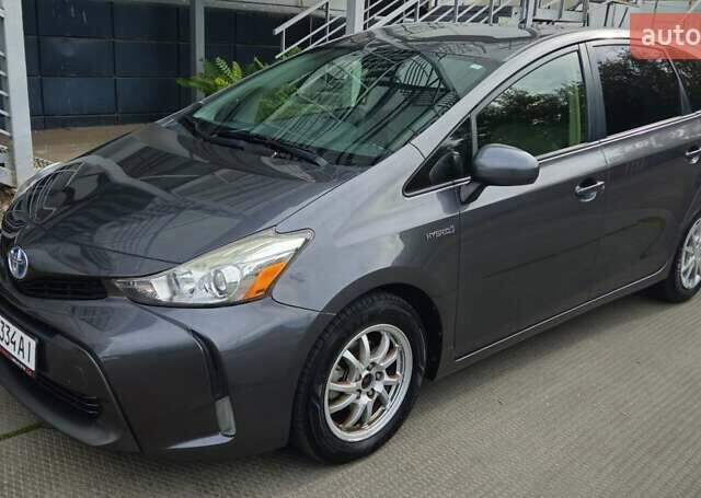Серый Тойота Prius v, объемом двигателя 1.8 л и пробегом 188 тыс. км за 15000 $, фото 6 на Automoto.ua
