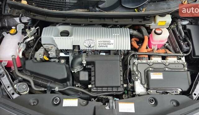 Серый Тойота Prius v, объемом двигателя 1.8 л и пробегом 188 тыс. км за 15000 $, фото 14 на Automoto.ua