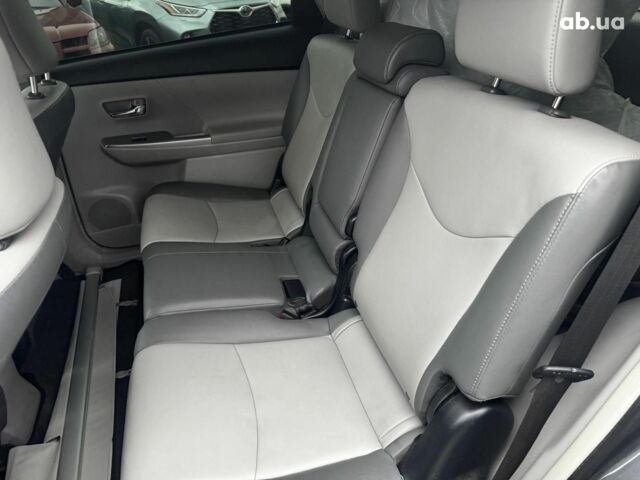 Сірий Тойота Prius v, об'ємом двигуна 1.8 л та пробігом 122 тис. км за 15490 $, фото 24 на Automoto.ua
