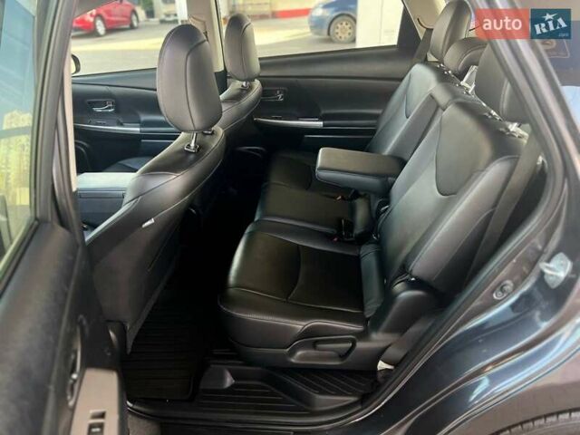 Серый Тойота Prius v, объемом двигателя 1.8 л и пробегом 125 тыс. км за 17300 $, фото 17 на Automoto.ua