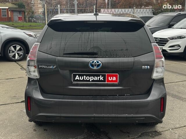 Сірий Тойота Prius v, об'ємом двигуна 1.8 л та пробігом 122 тис. км за 15490 $, фото 3 на Automoto.ua