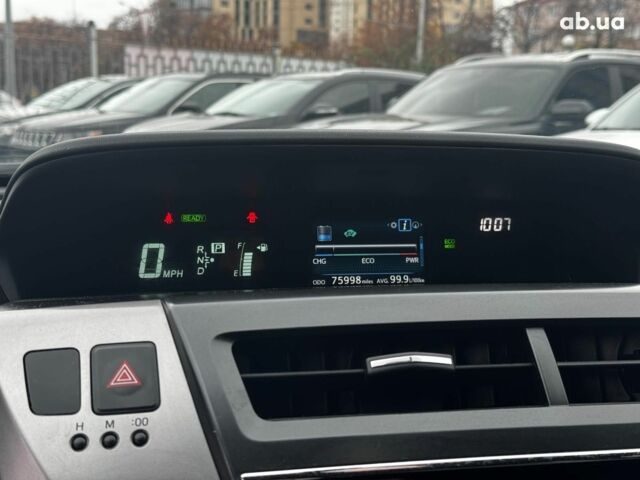 Сірий Тойота Prius v, об'ємом двигуна 1.8 л та пробігом 122 тис. км за 15490 $, фото 12 на Automoto.ua